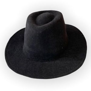 Charlsmo Black Hat